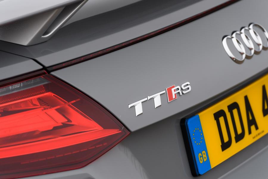 Логотип Audi TT RS Roadster (8S) 2016 года  (UK) (фото 37 из 40)